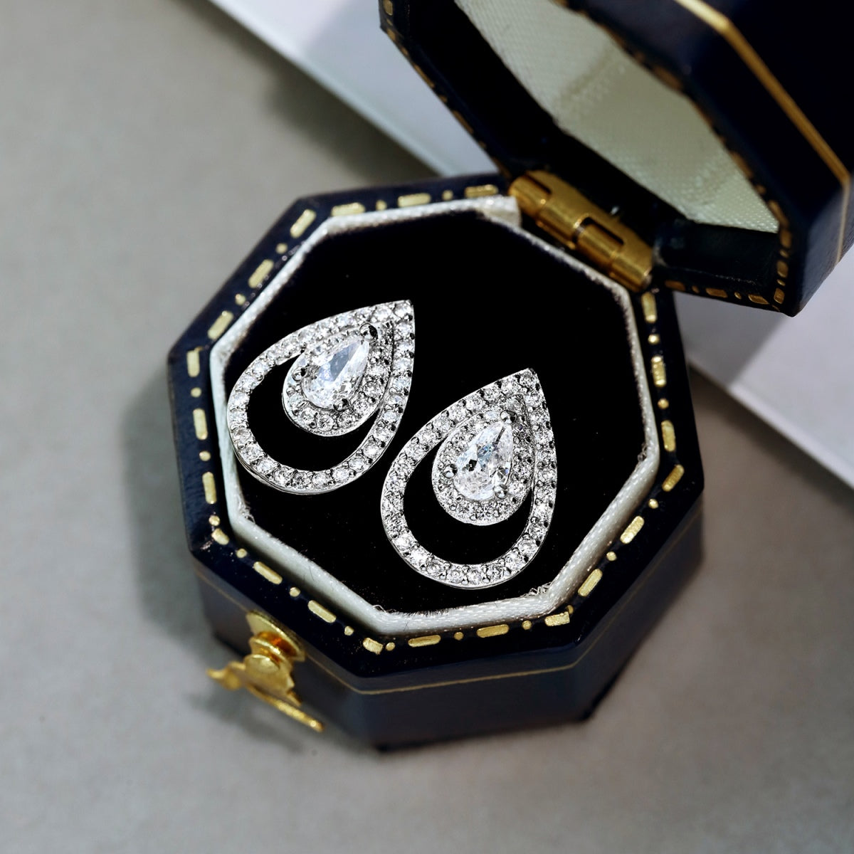 [Raffine]Sparkling Delicate Water Drop Shape Daily Earrings