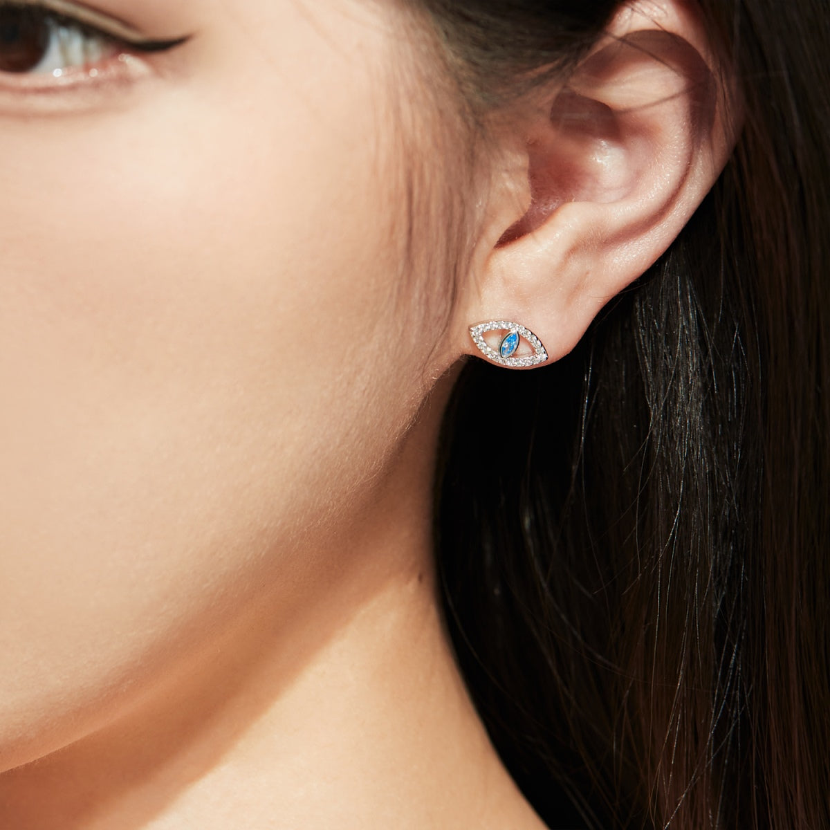 [Raffine]Blue Devil Eyes Hollow Stud Earrings