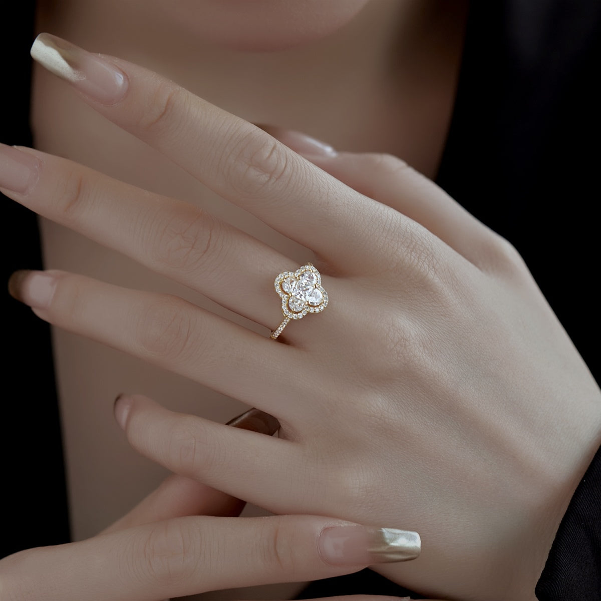 [Raffine] Lujoso anillo de banquete con forma de flor de eternidad