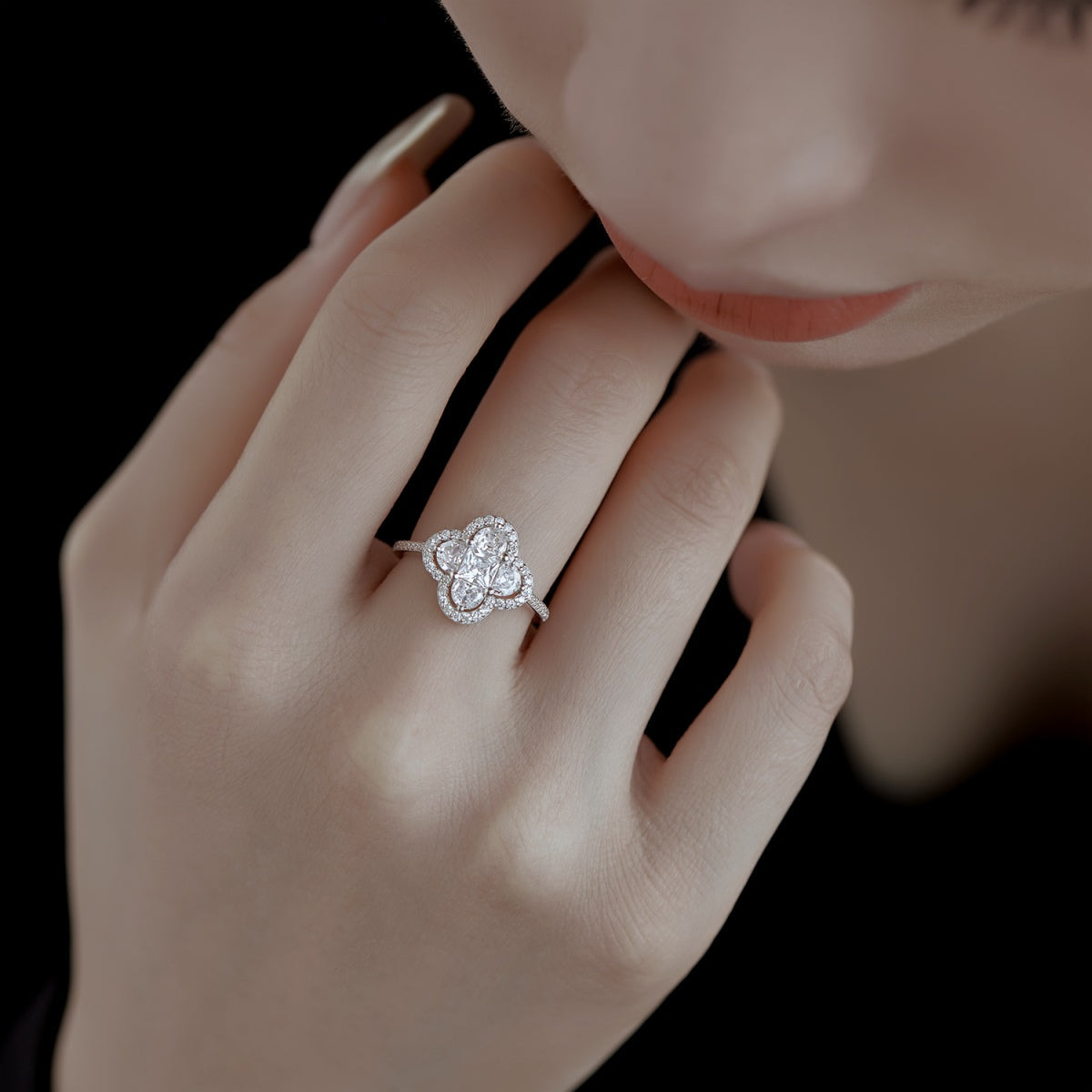 [Raffine] Lujoso anillo de banquete con forma de flor de eternidad