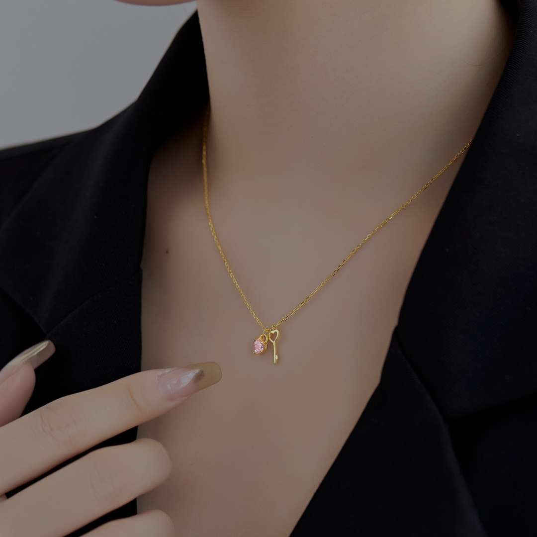 [Raffine]Unique Heart Shape Key Pendent Necklace
