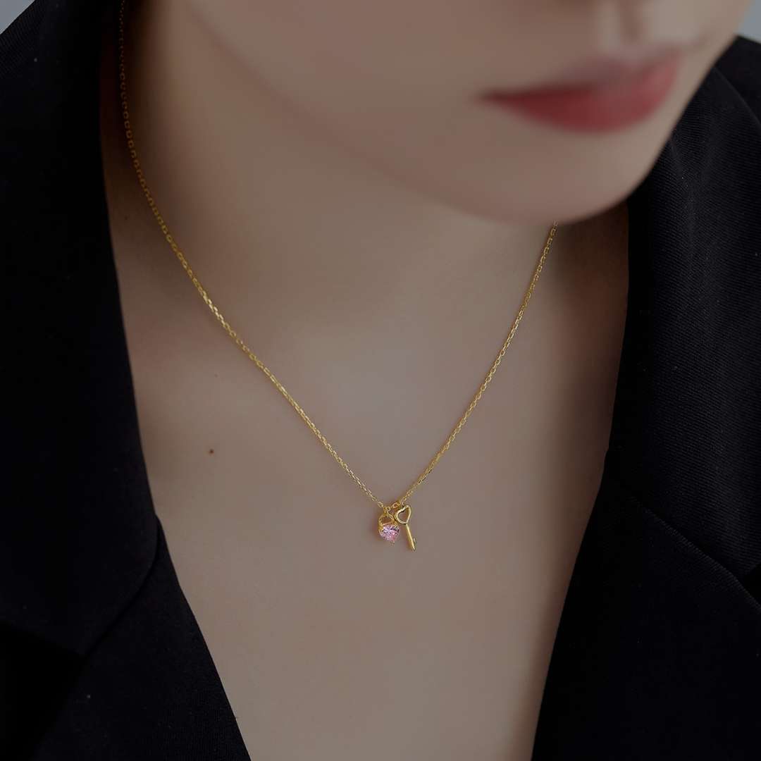[Raffine]Unique Heart Shape Key Pendent Necklace