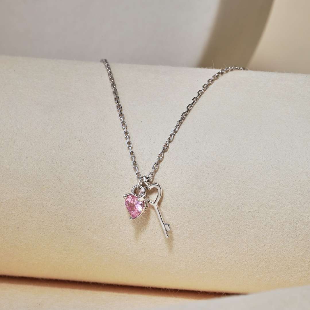 [Raffine]Unique Heart Shape Key Pendent Necklace
