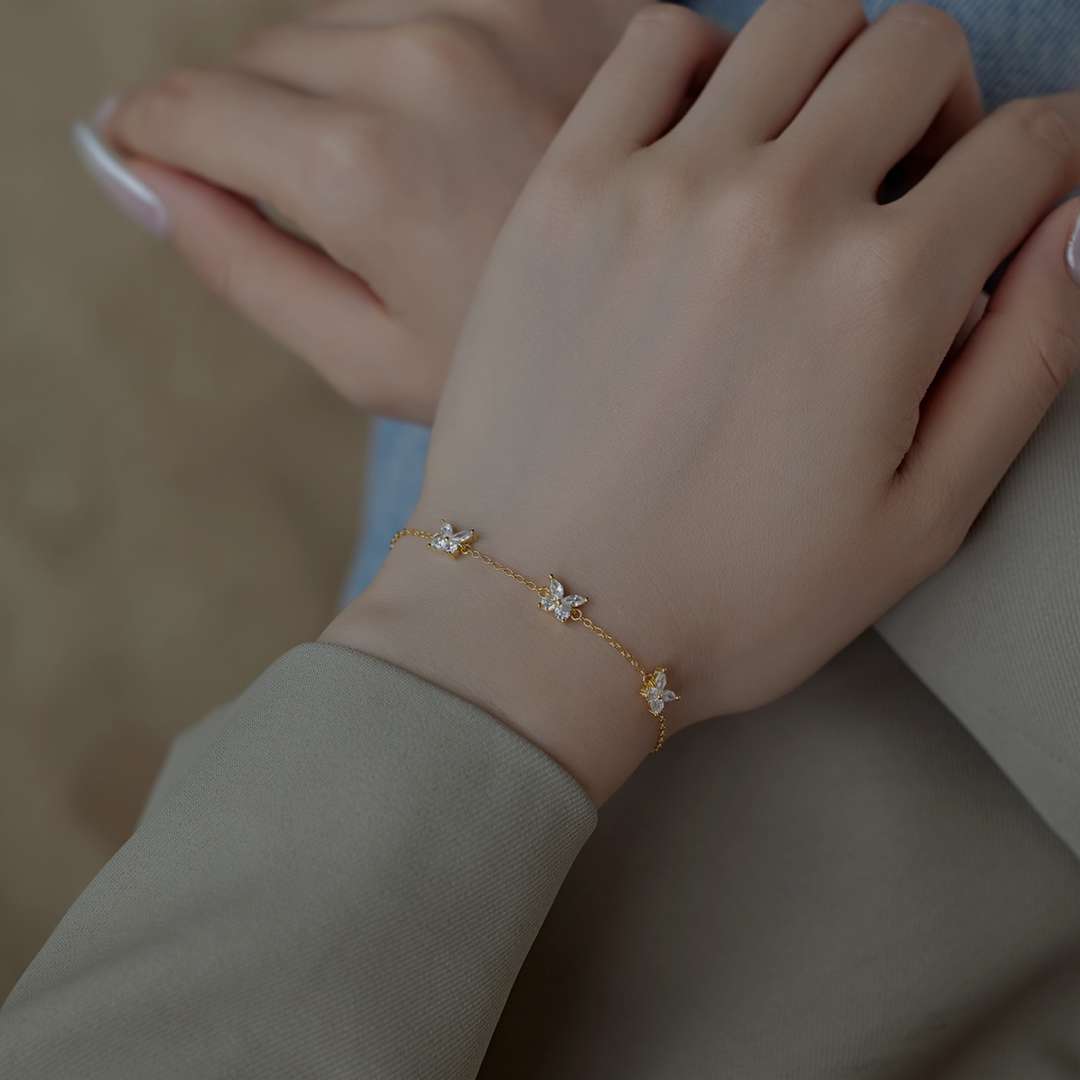 [Raffine]Collar con forma de mariposa radiante