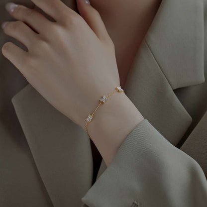 [Raffine]Collar con forma de mariposa radiante