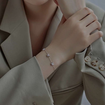 [Raffine]Collar con forma de mariposa radiante