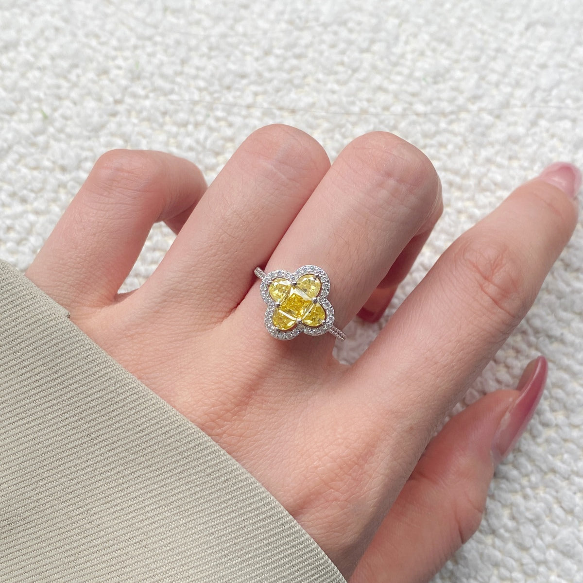 [Raffine] Lujoso anillo de banquete con forma de flor de eternidad