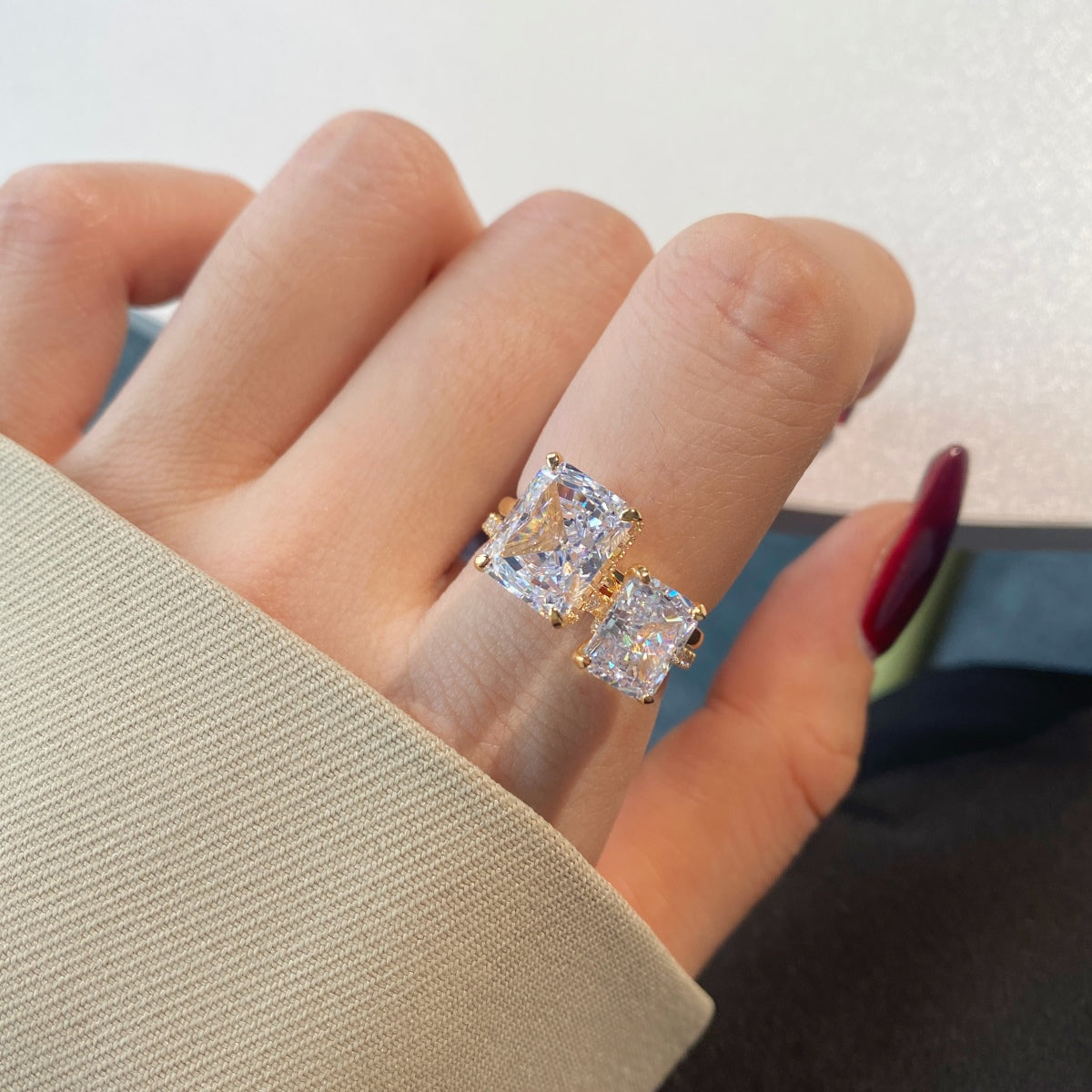 [Raffine] Anillo de banquete de 4,0 quilates con corte radiante y ornamentado