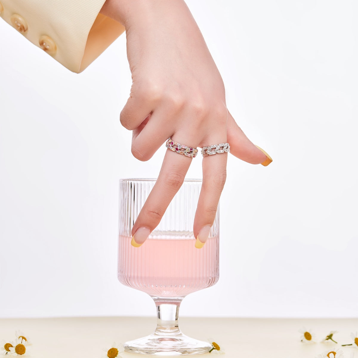 [Raffine] Anillo diario brillante y vibrante con corte esmeralda
