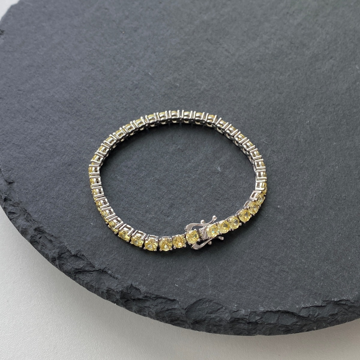 [Raffine] Pulsera de tenis con corte redondo deslumbrante y ornamentada