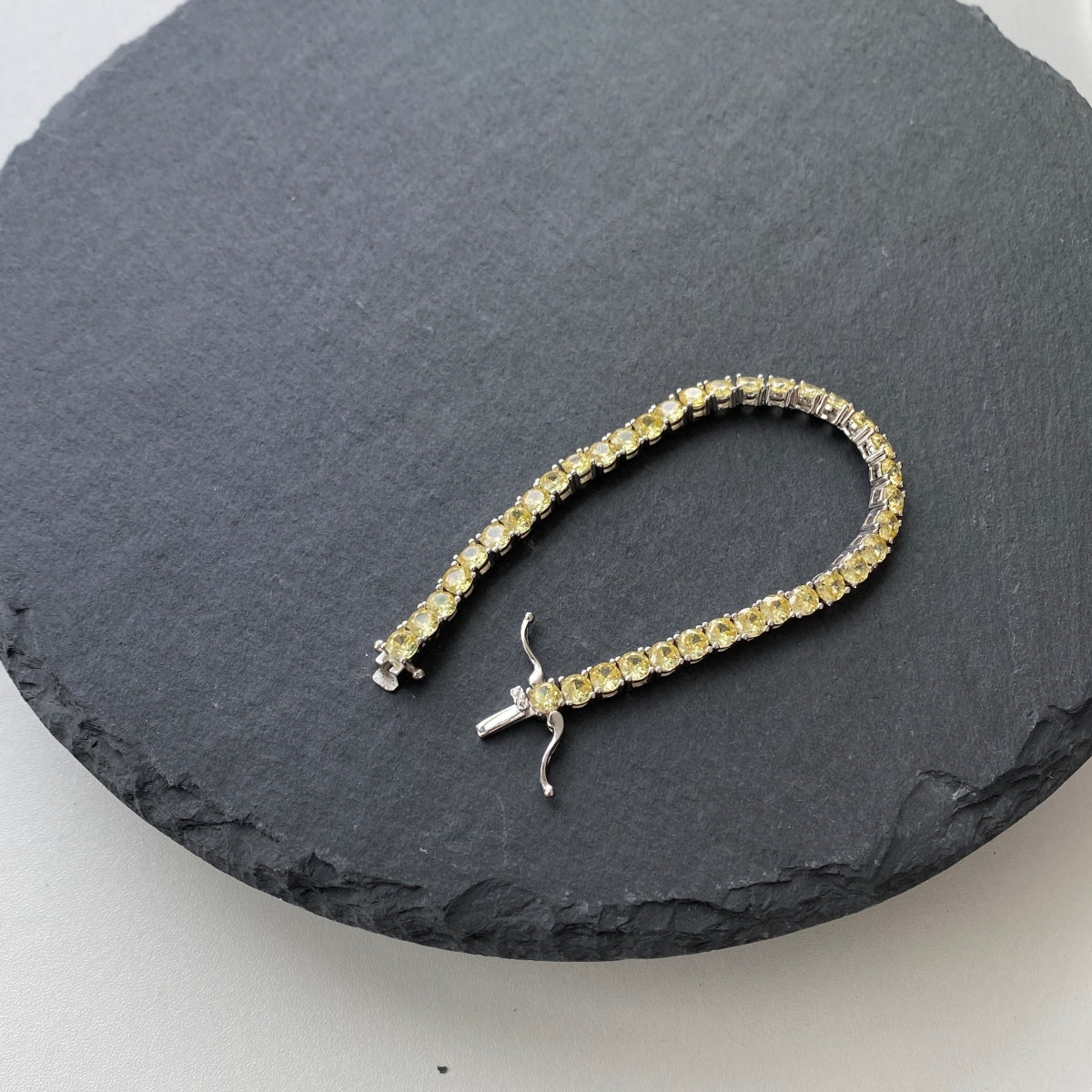[Raffine] Pulsera de tenis con corte redondo deslumbrante y ornamentada