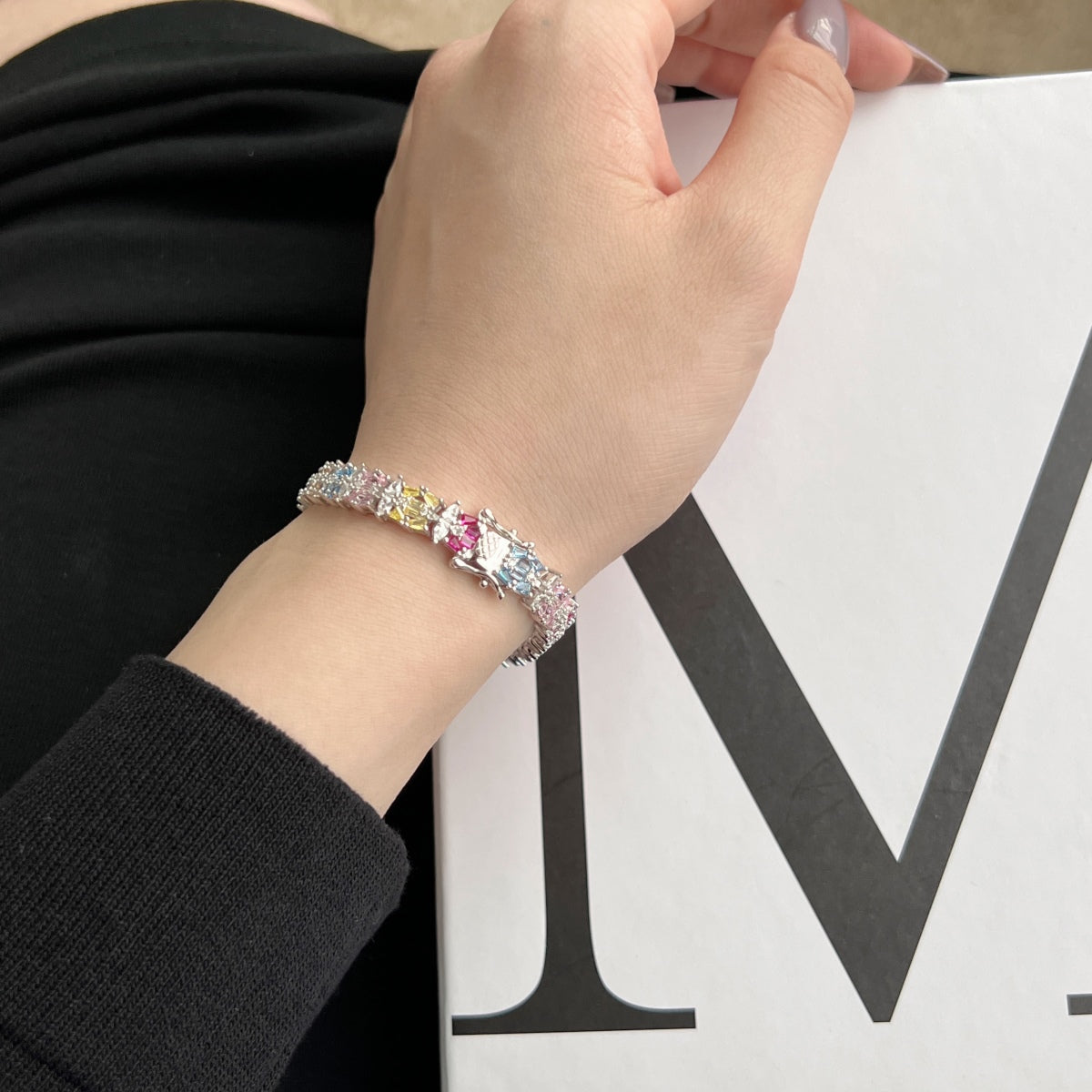 [Raffine] Delicada pulsera de fiesta con múltiples cortes y colores