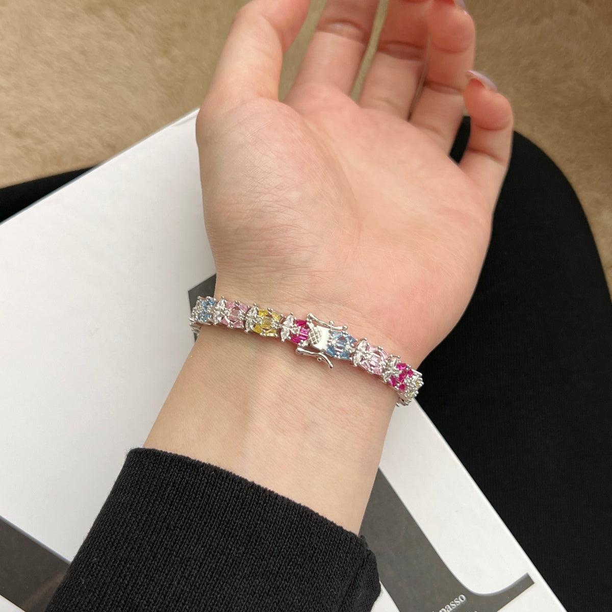 [Raffine] Delicada pulsera de fiesta con múltiples cortes y colores