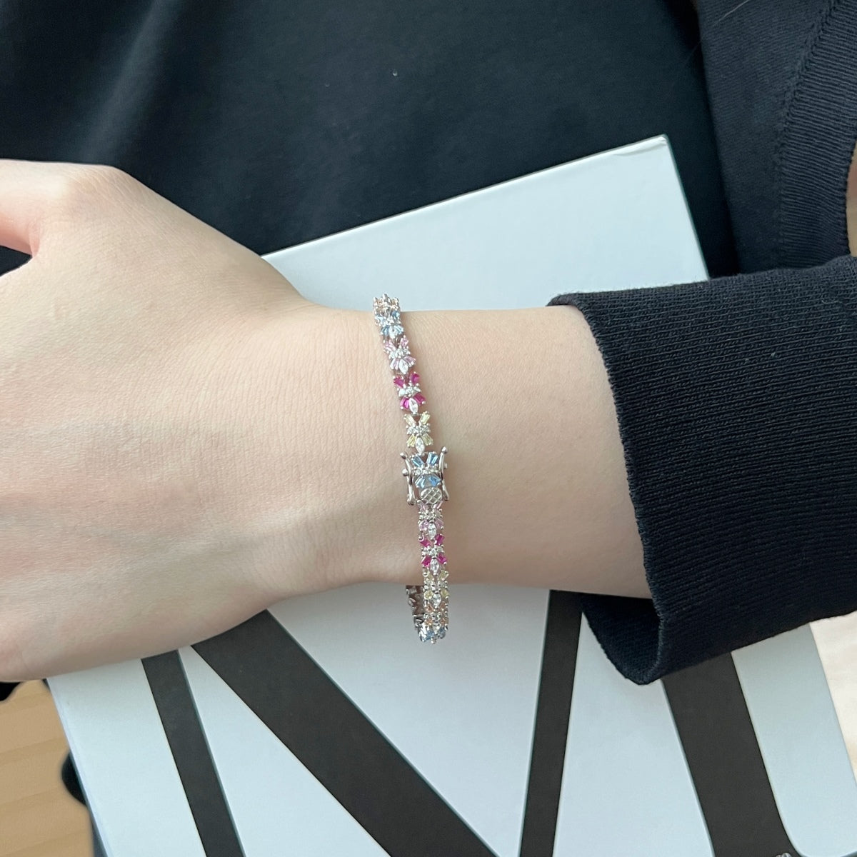 [Raffine] Pulsera de fiesta con corte esmeralda colorido y radiante