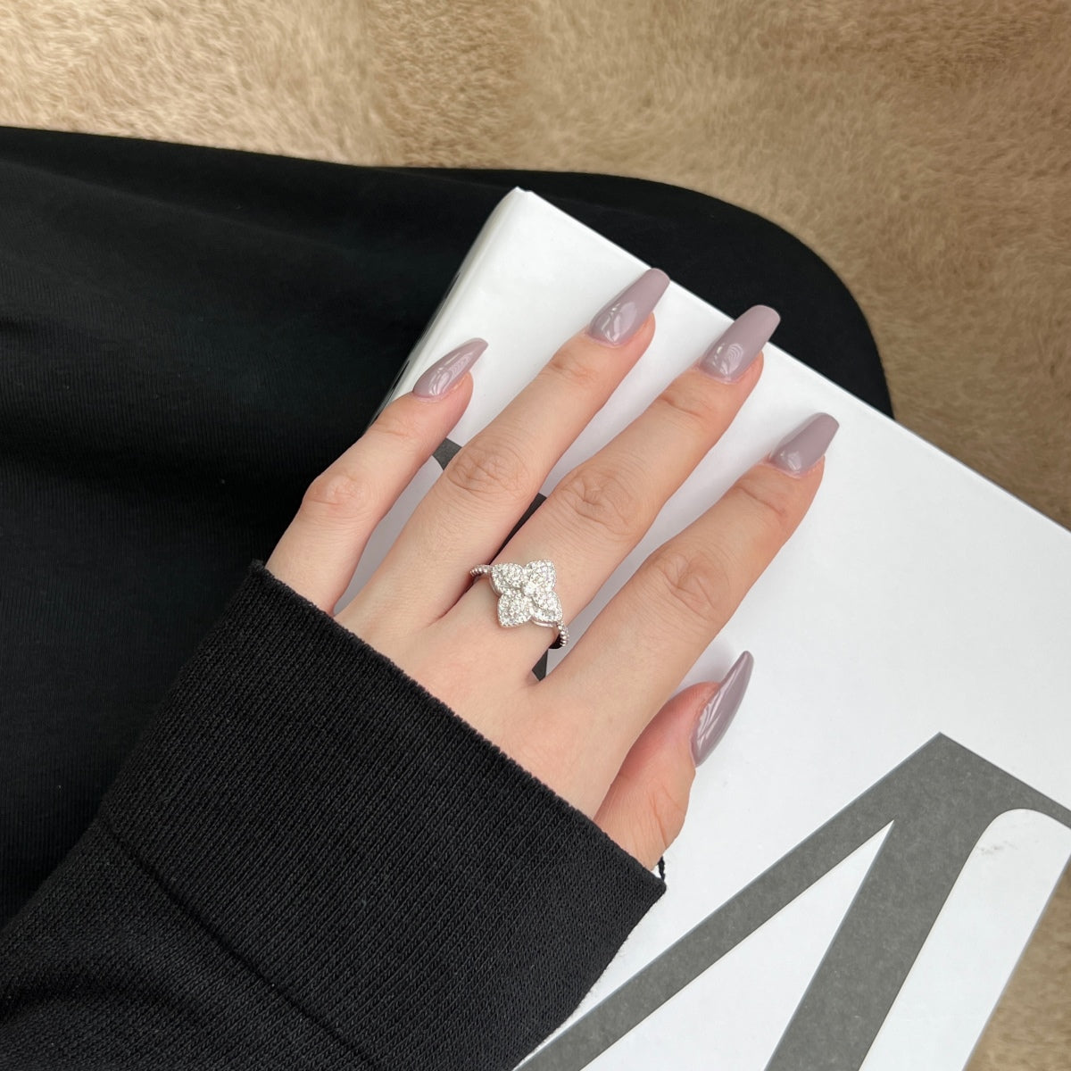 [Raffine] Anillo de banquete lujoso con forma de flor colorida
