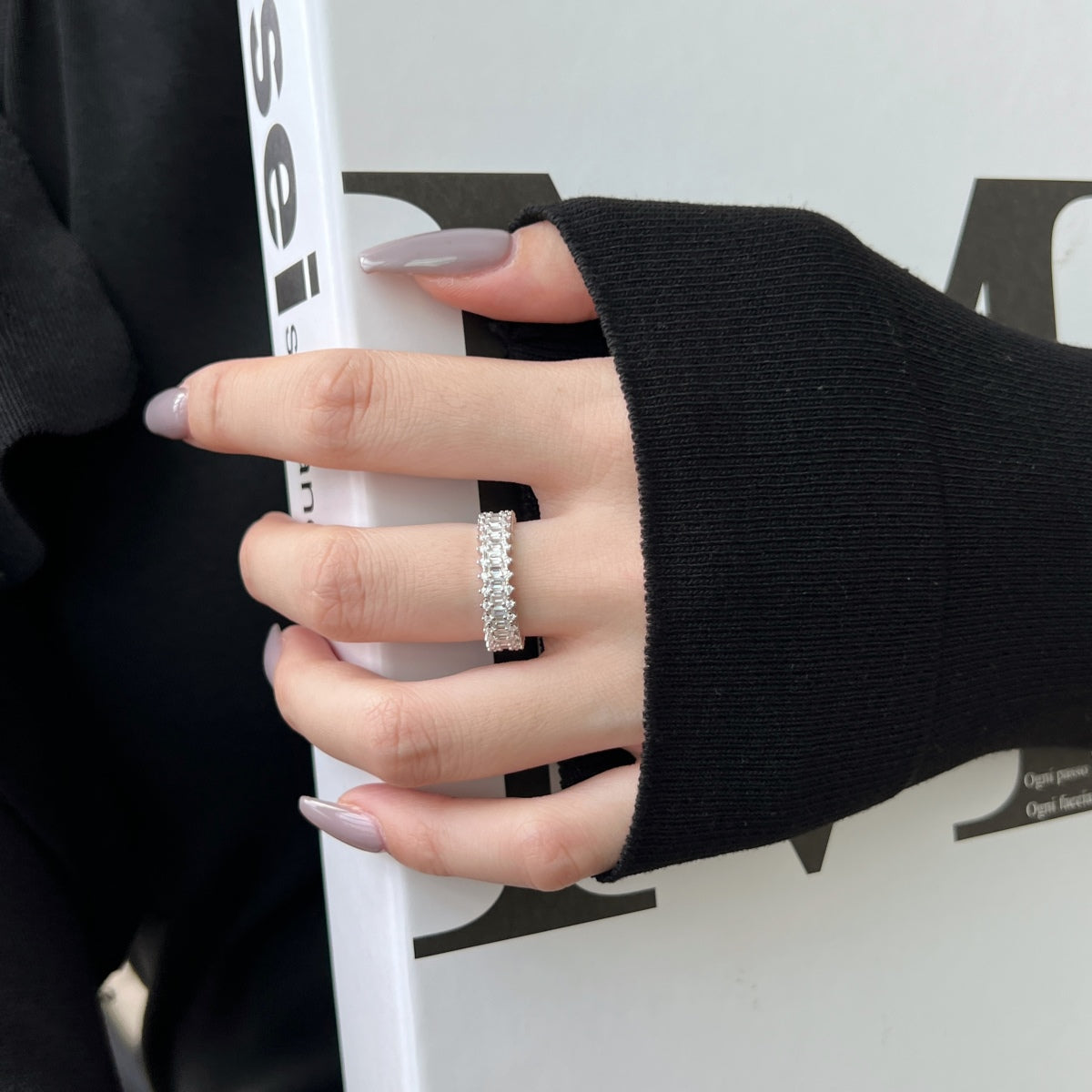 [Raffine] Anillo de cóctel con corte esmeralda adornado y llamativo