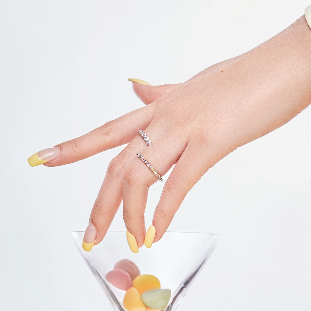 [Raffine] Anillo diario delicado y exuberante de corte redondo