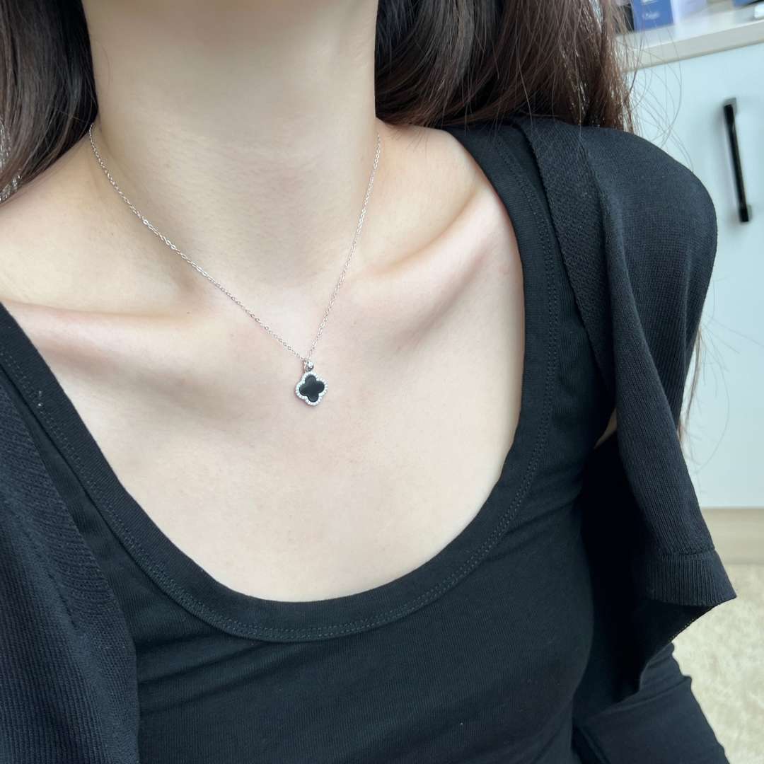 [Raffine]Dainty Flower Shape Necklace