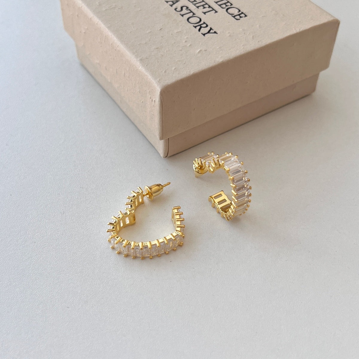 [Raffine]Radiant Heart Cutout Earrings
