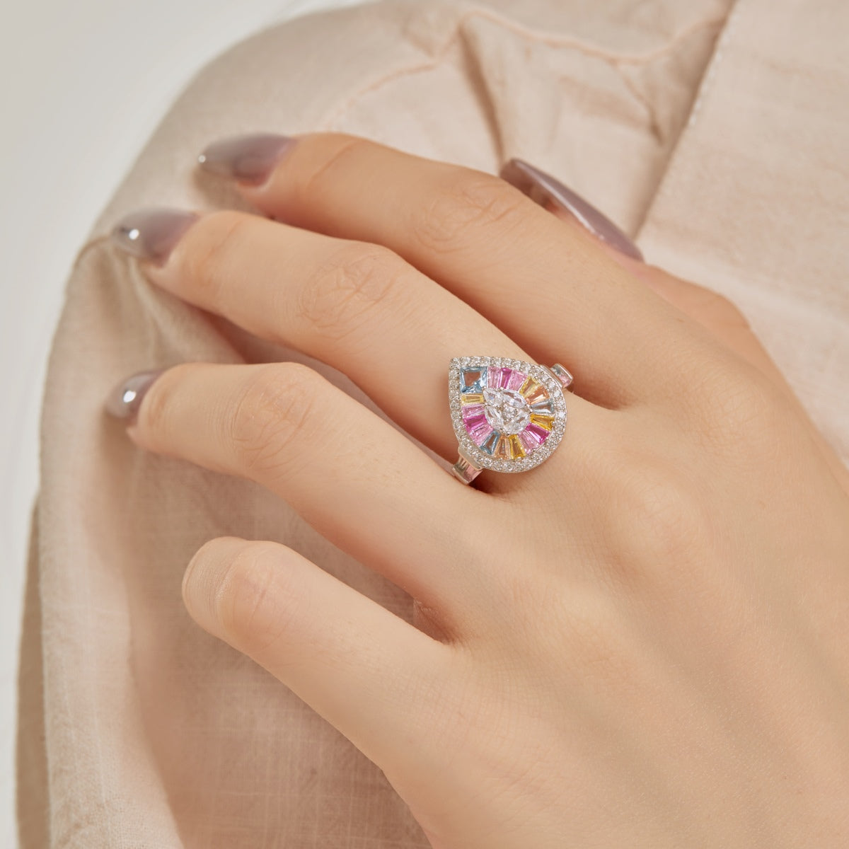 [Raffine] Elegante anillo de banquete con forma de gota de agua de colores