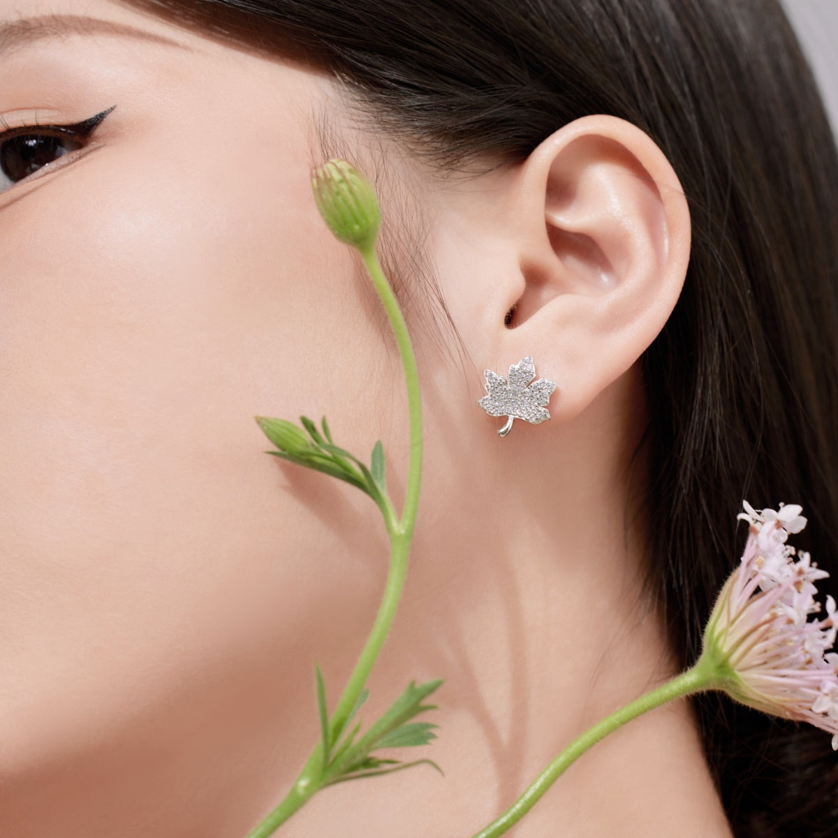 [Raffine]Exquisite Maple Leaf Design Earrings