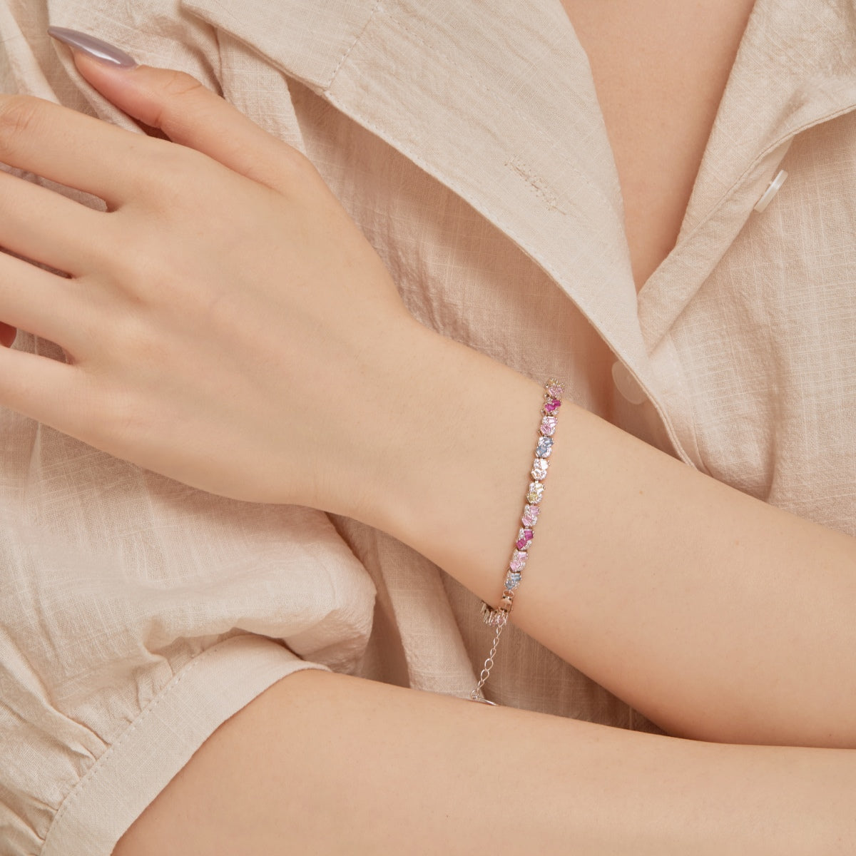 [Raffine] Pulsera de fiesta con forma de flor colorida y ornamentada