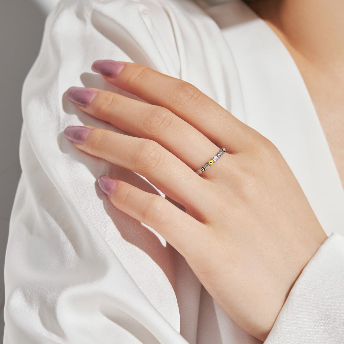 [Raffine] Anillo redondo vibrante y brillante para uso diario