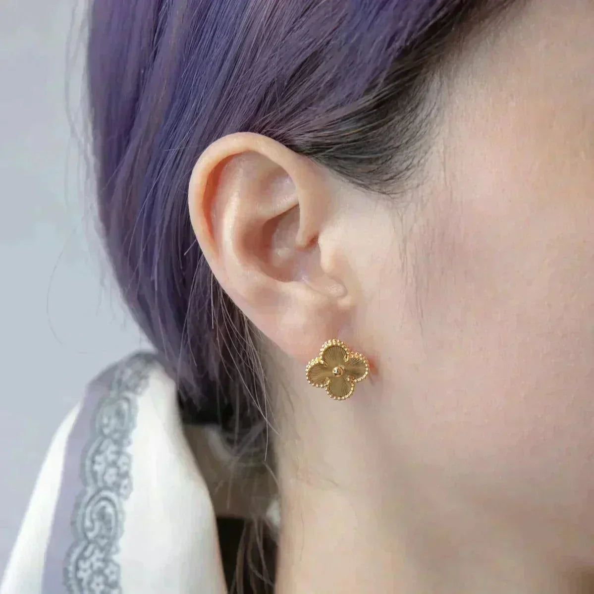 [Raffine]CLOVER MEDIUM 1 MOTIFS LASER EARRINGS