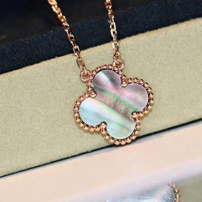 [Raffine] COLLAR DE NÁCAR GRIS DE 15 MM DE TRÉBOL