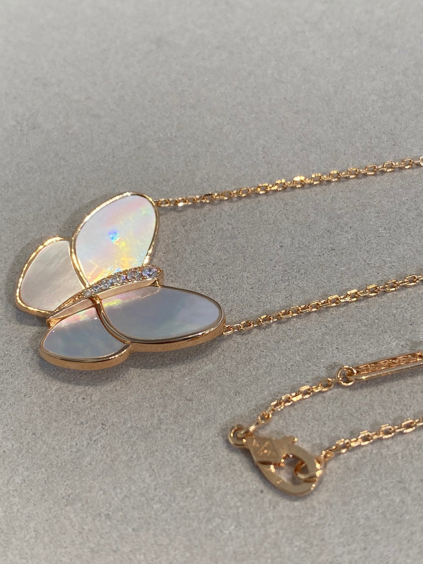 [Raffine] COLLAR DE MARIPOSA CON DIAMANTES Y MOPA DE ORO