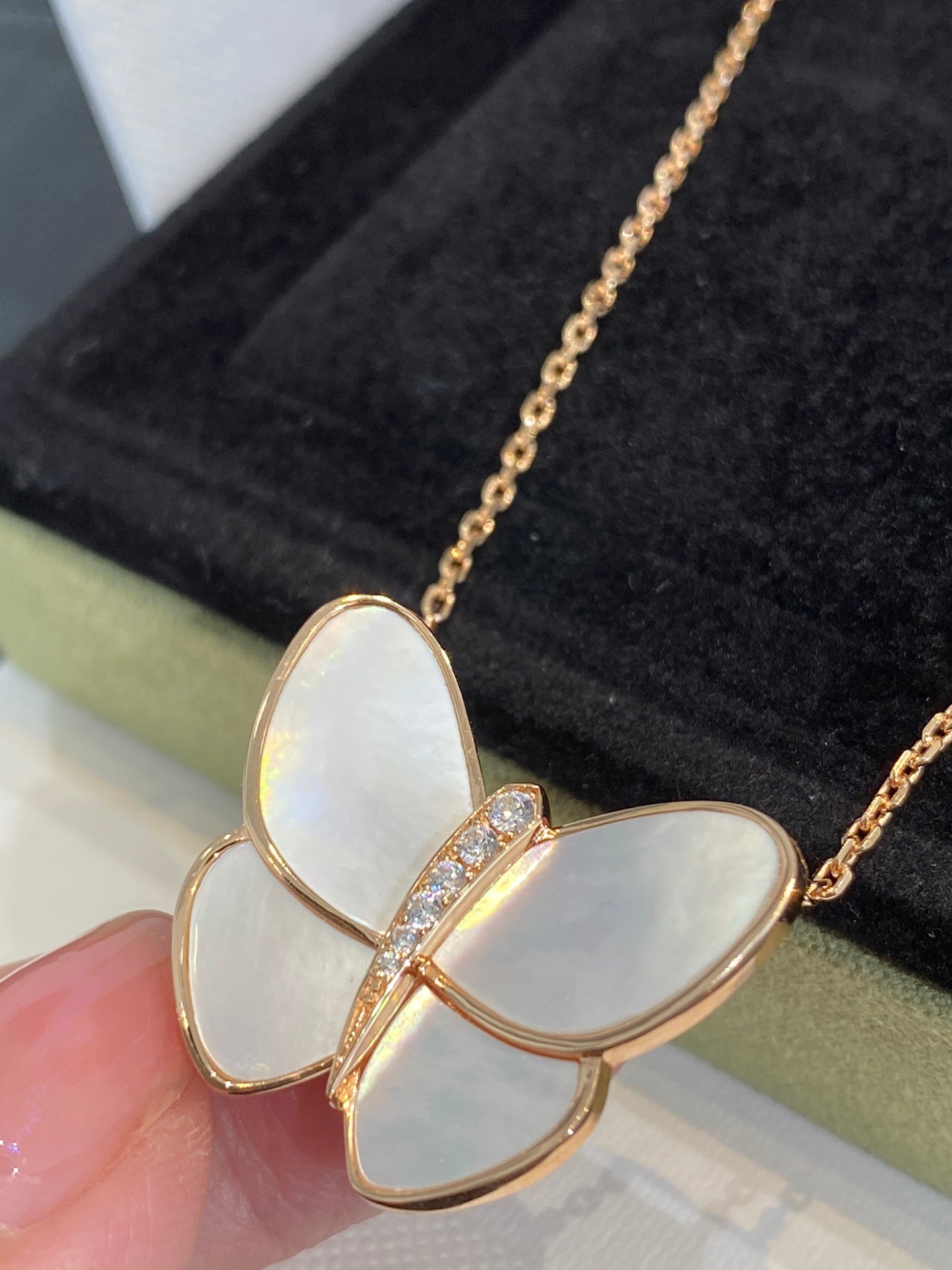 [Raffine] COLLAR DE MARIPOSA CON DIAMANTES Y MOPA DE ORO