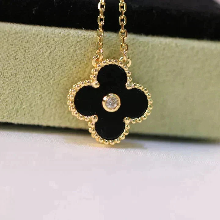 [Raffine] COLLAR DE ÓNIX Y DIAMANTE DE TRÉBOL DE 15 MM