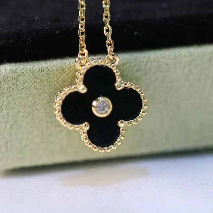 [Raffine] COLLAR DE ÓNIX Y DIAMANTE DE TRÉBOL DE 15 MM