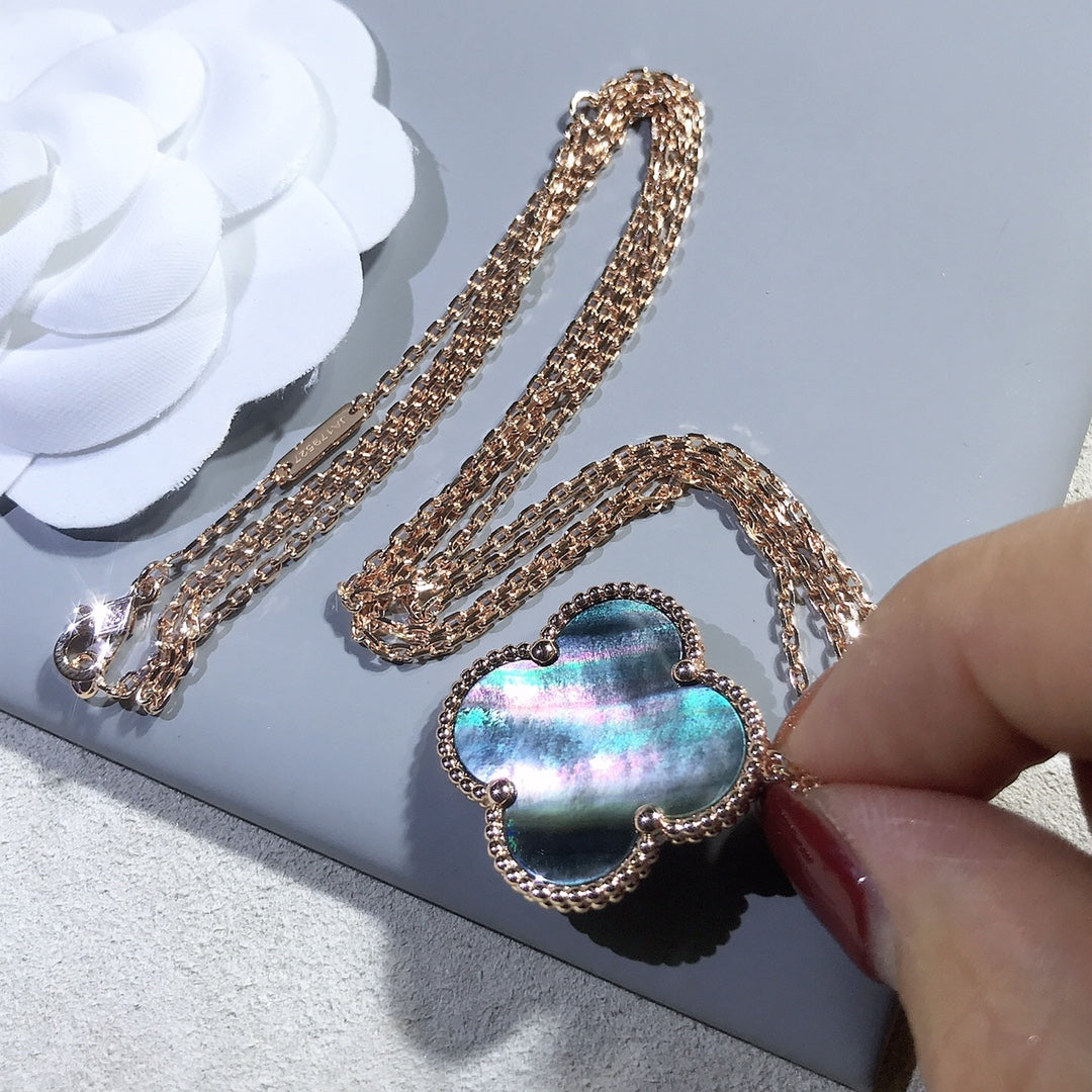 [Raffine] COLLAR DE TRÉBOL GRANDE DE 25 MM DE ORO CON TRAPEZOIDAL OSCURO