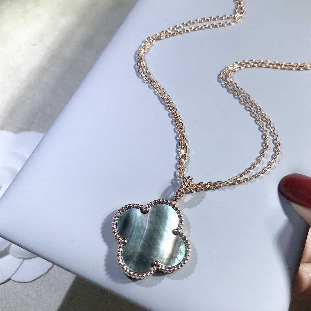 [Raffine] COLLAR DE TRÉBOL GRANDE DE 25 MM DE ORO CON TRAPEZOIDAL OSCURO