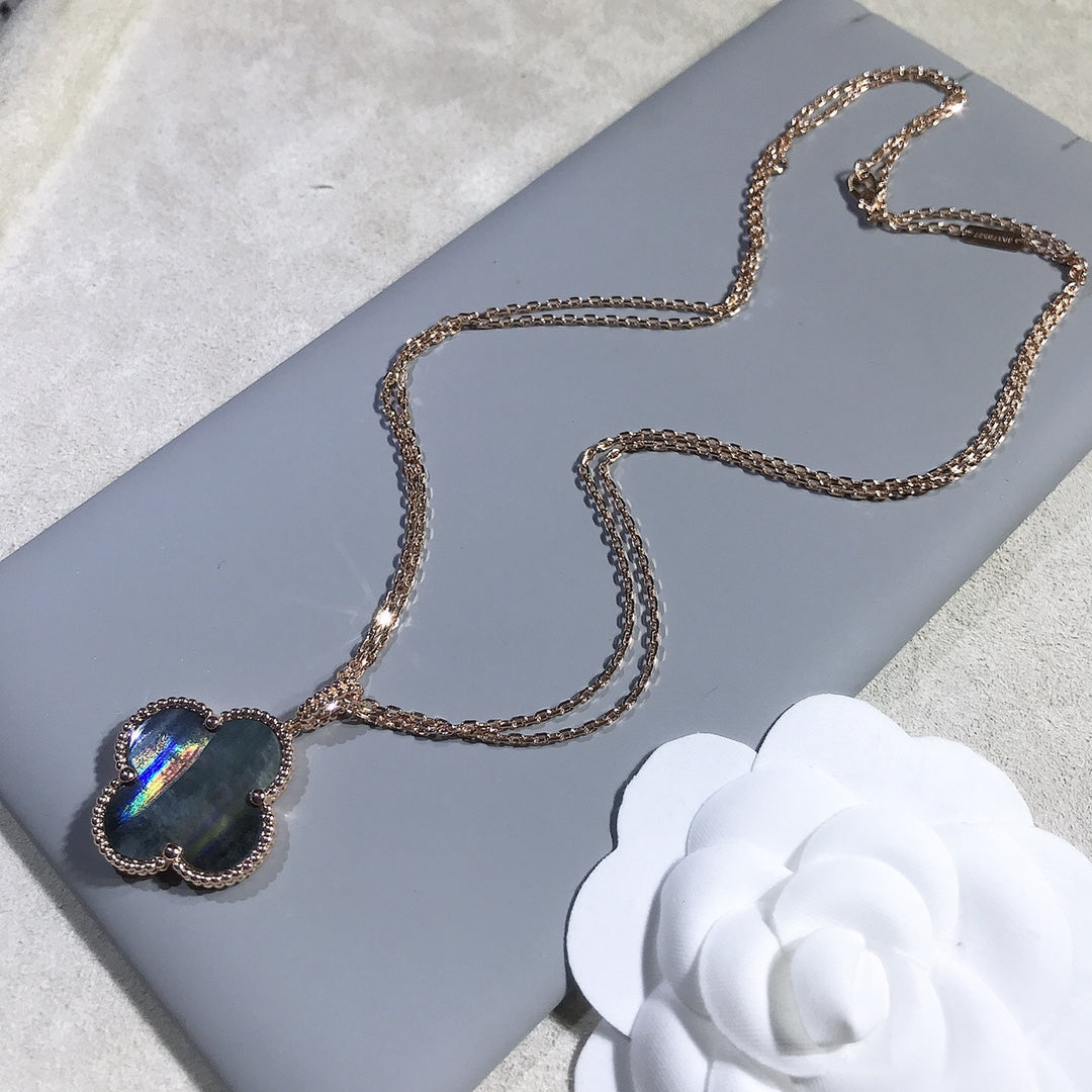 [Raffine] COLLAR DE TRÉBOL GRANDE DE 25 MM DE ORO CON TRAPEZOIDAL OSCURO