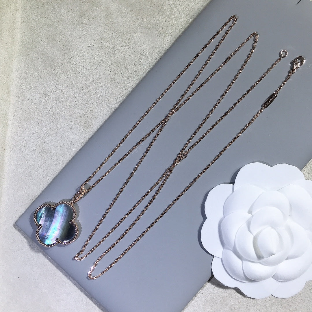 [Raffine] COLLAR DE TRÉBOL GRANDE DE 25 MM DE ORO CON TRAPEZOIDAL OSCURO