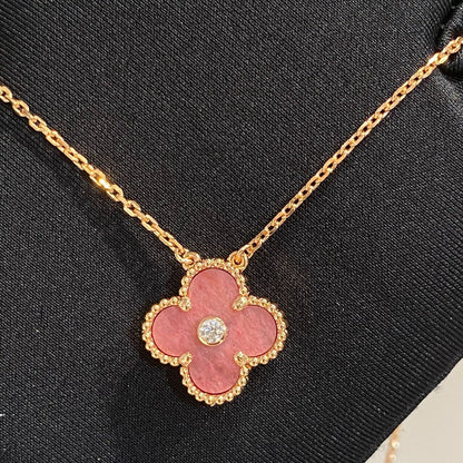 [Raffine] COLLAR DE RODONITA CON DIAMANTES DE 15 MM DE TRÉBOL