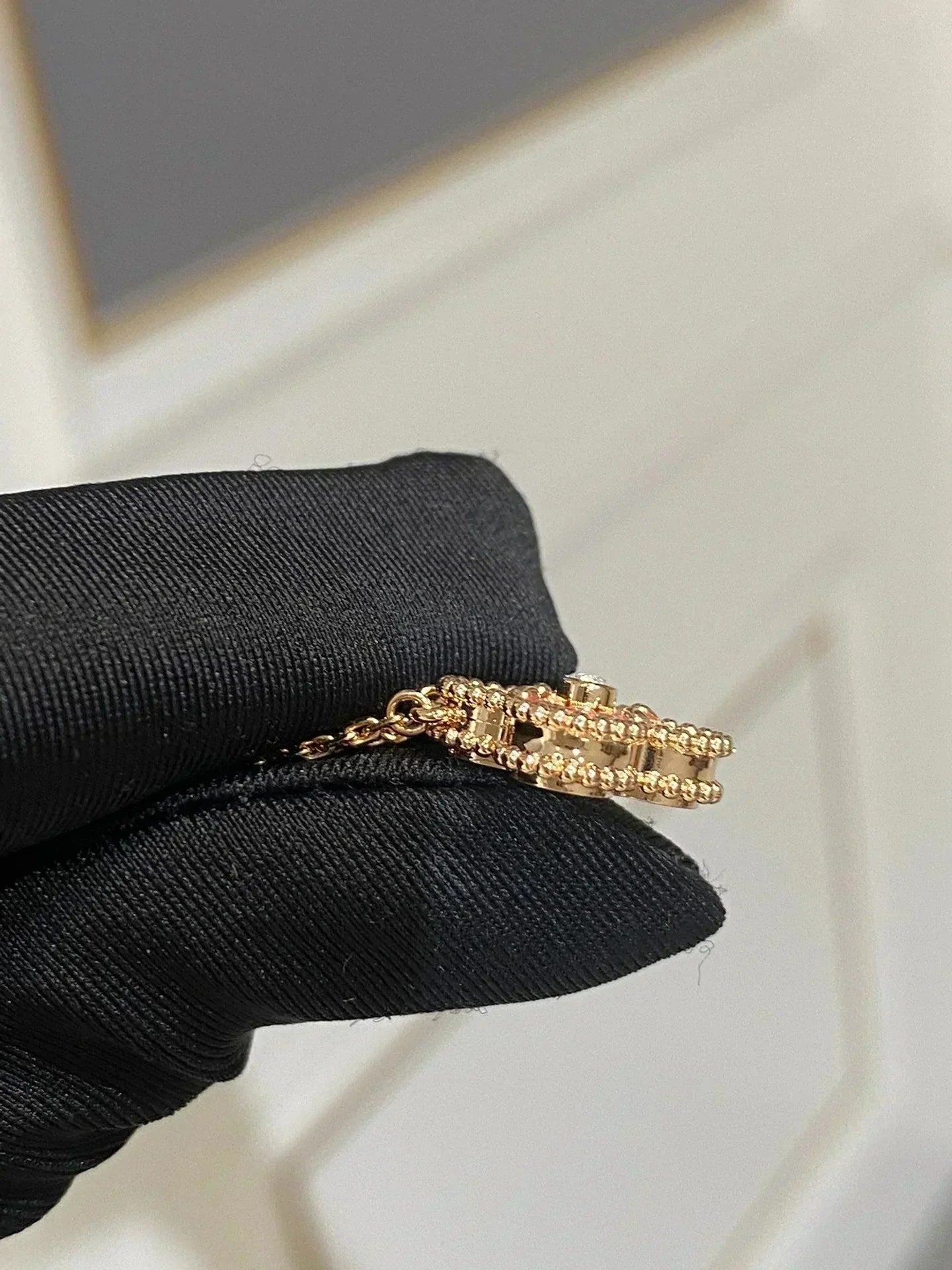 [Raffine] COLLAR DE RODONITA CON DIAMANTES DE 15 MM DE TRÉBOL