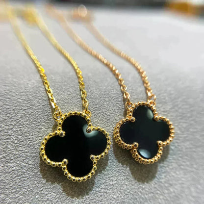 [Raffine] COLLAR DE UNA SOLA FLOR DE ÓNIX NEGRO DE 15 MM DE TRÉBOL