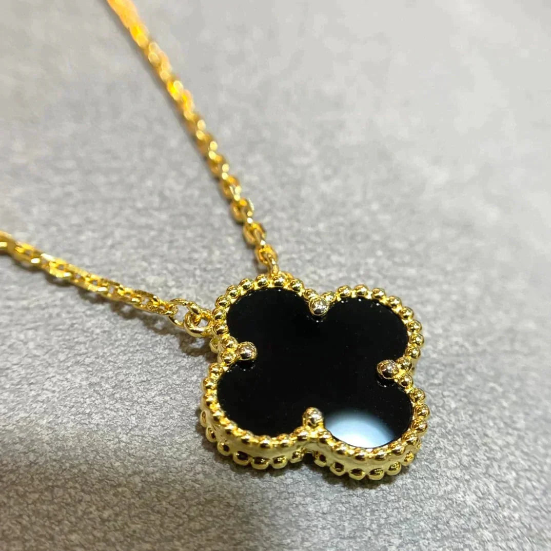 [Raffine] COLLAR DE UNA SOLA FLOR DE ÓNIX NEGRO DE 15 MM DE TRÉBOL