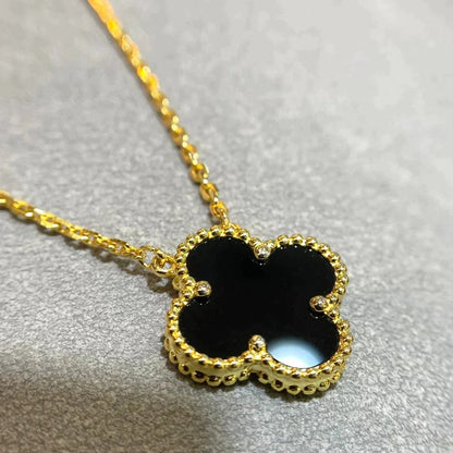 [Raffine] COLLAR DE UNA SOLA FLOR DE ÓNIX NEGRO DE 15 MM DE TRÉBOL