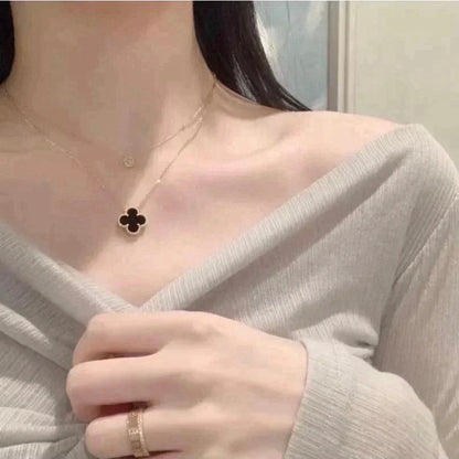 [Raffine] COLLAR DE UNA SOLA FLOR DE ÓNIX NEGRO DE 15 MM DE TRÉBOL
