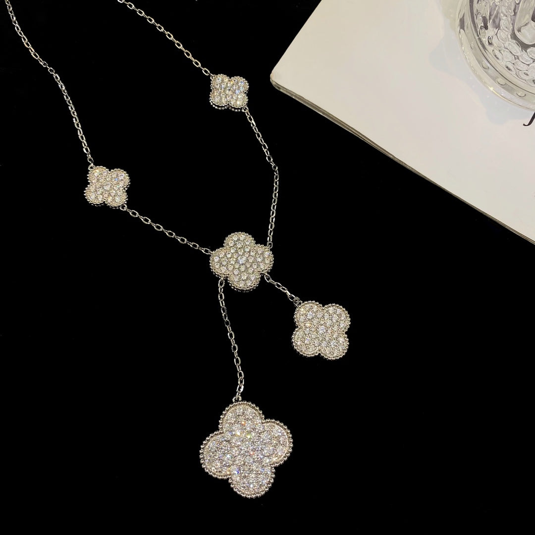 [Raffine] COLLAR DE PLATA Y DIAMANTES CON 5 MOTIVOS DE TRÉBOL