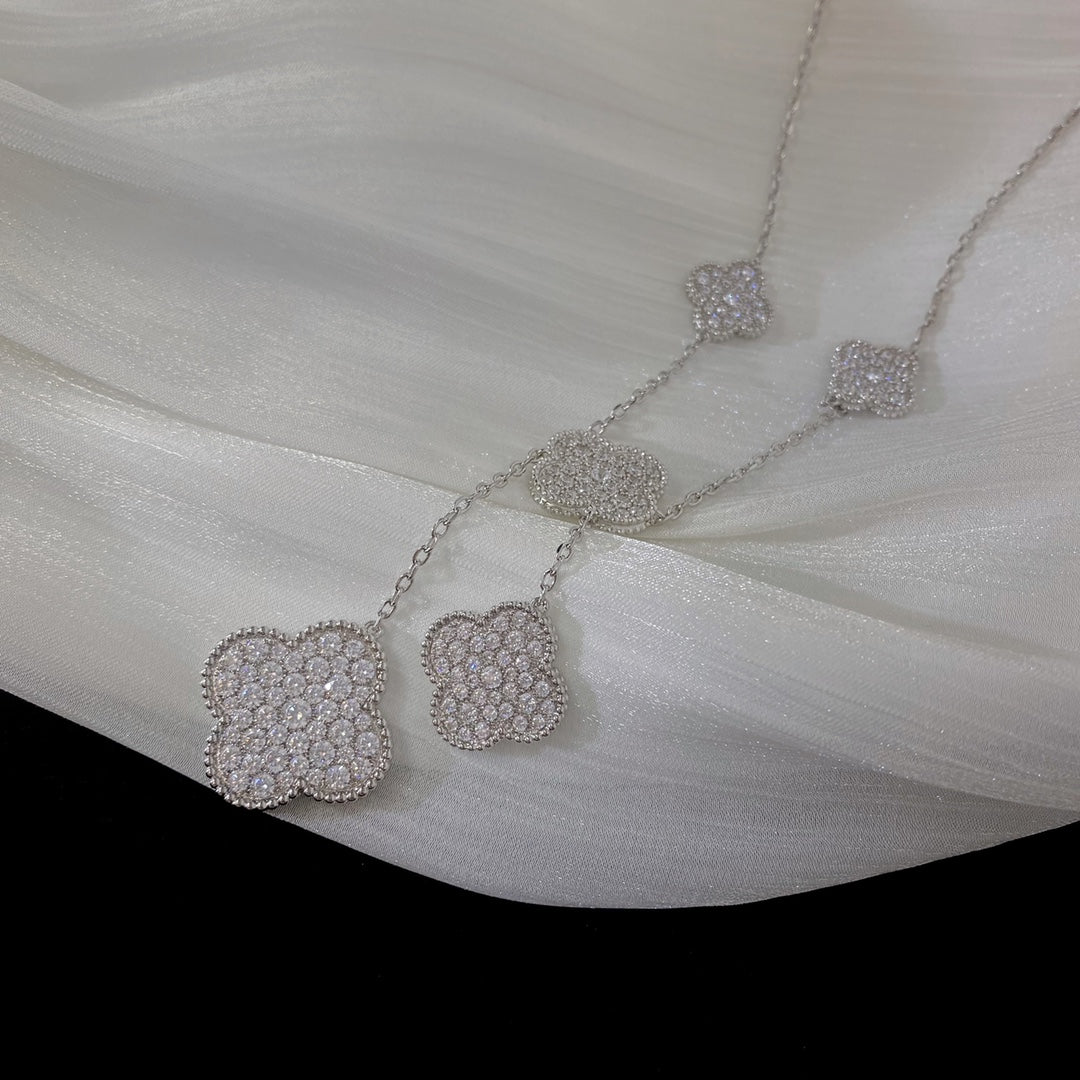 [Raffine] COLLAR DE PLATA Y DIAMANTES CON 5 MOTIVOS DE TRÉBOL