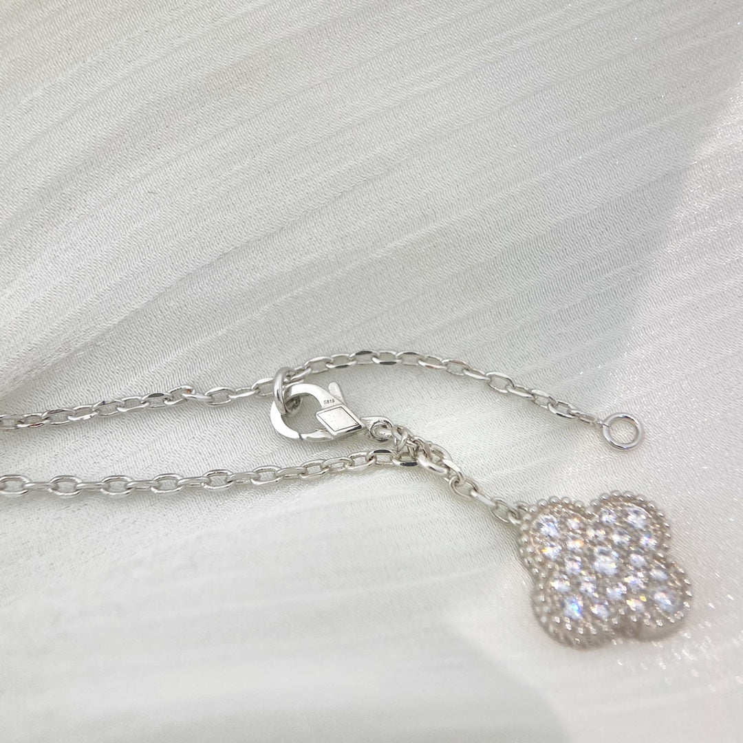 [Raffine] COLLAR DE PLATA Y DIAMANTES CON 5 MOTIVOS DE TRÉBOL