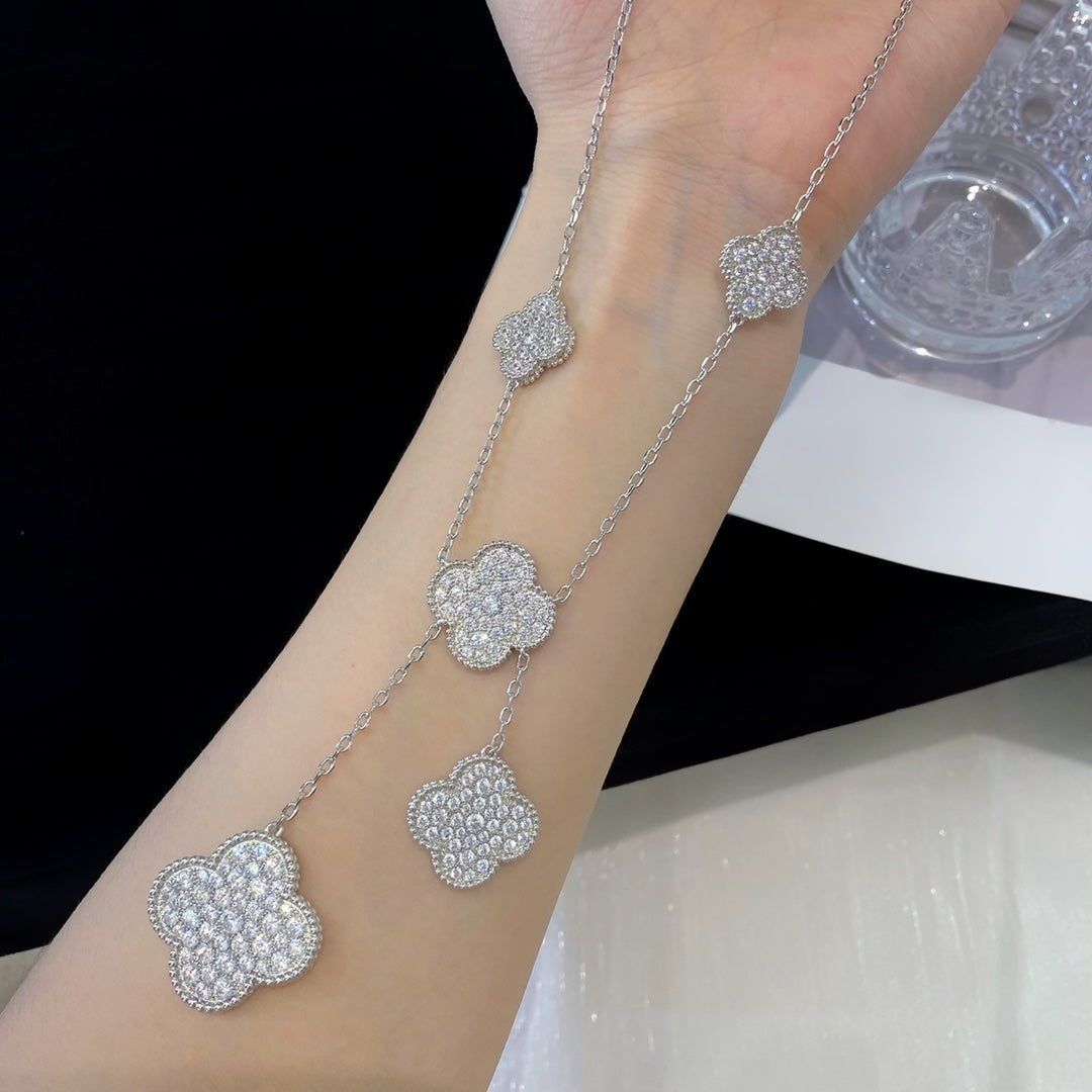 [Raffine] COLLAR DE PLATA Y DIAMANTES CON 5 MOTIVOS DE TRÉBOL