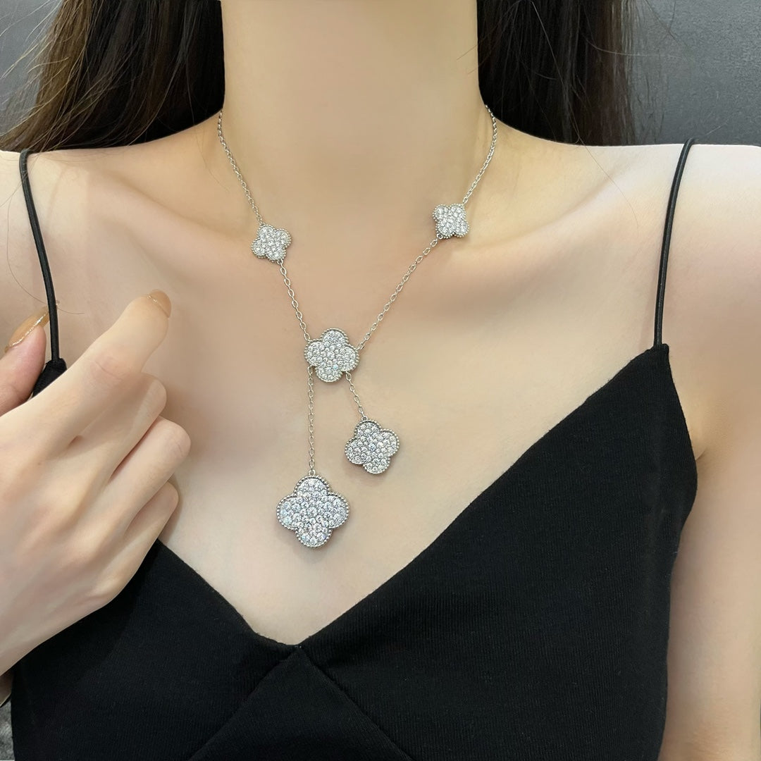 [Raffine] COLLAR DE PLATA Y DIAMANTES CON 5 MOTIVOS DE TRÉBOL
