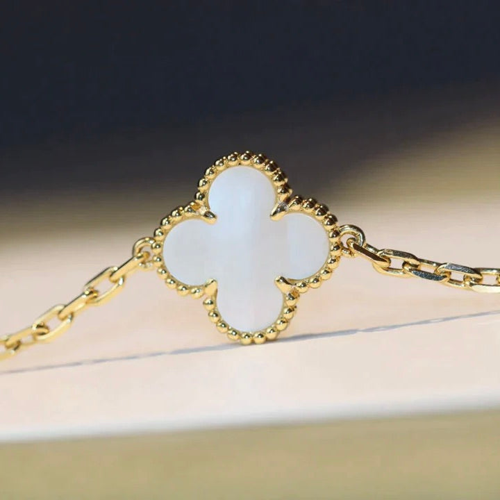 [Raffine]CLOVER 20 MOTIFS WHITE MOP NECKLACE