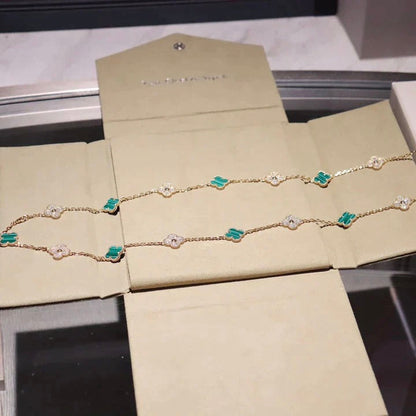[Raffine] COLLAR DE DIAMANTES Y MALAQUITA CON 20 MOTIVOS DE TRÉBOL